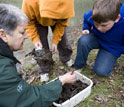 Photo of Bayer scientist Pat Jacobs conducting experiments with local middle school students.