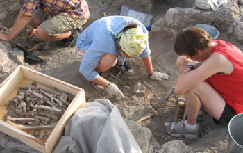 Photo of the team excavating a Byzantine grave at Chersonesos.