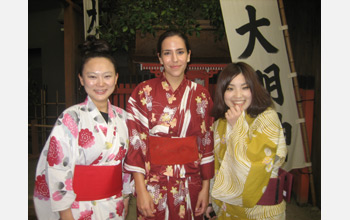 Photo of 3 women wearing kimonos in Osaka.
