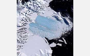 Satellite image showing break up of massive portion of Larsen B ice shelf