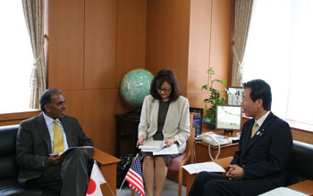 Photo of NSF Director Subra Suresh and MEXT Minister Hirofumi Hirano meeting.