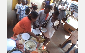 Video of food being served in Mozambeak