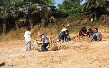 Photo of people working at the excavation site near Lantian village.