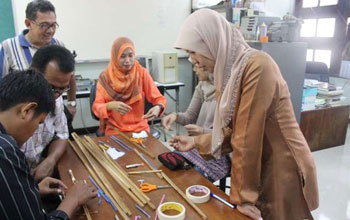 Students and teachers ina  class at Kasetsart University in in Thailand.