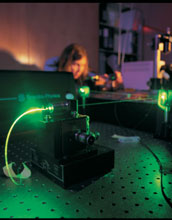 Student uses biophotonics-based technology to conduct laboratory research