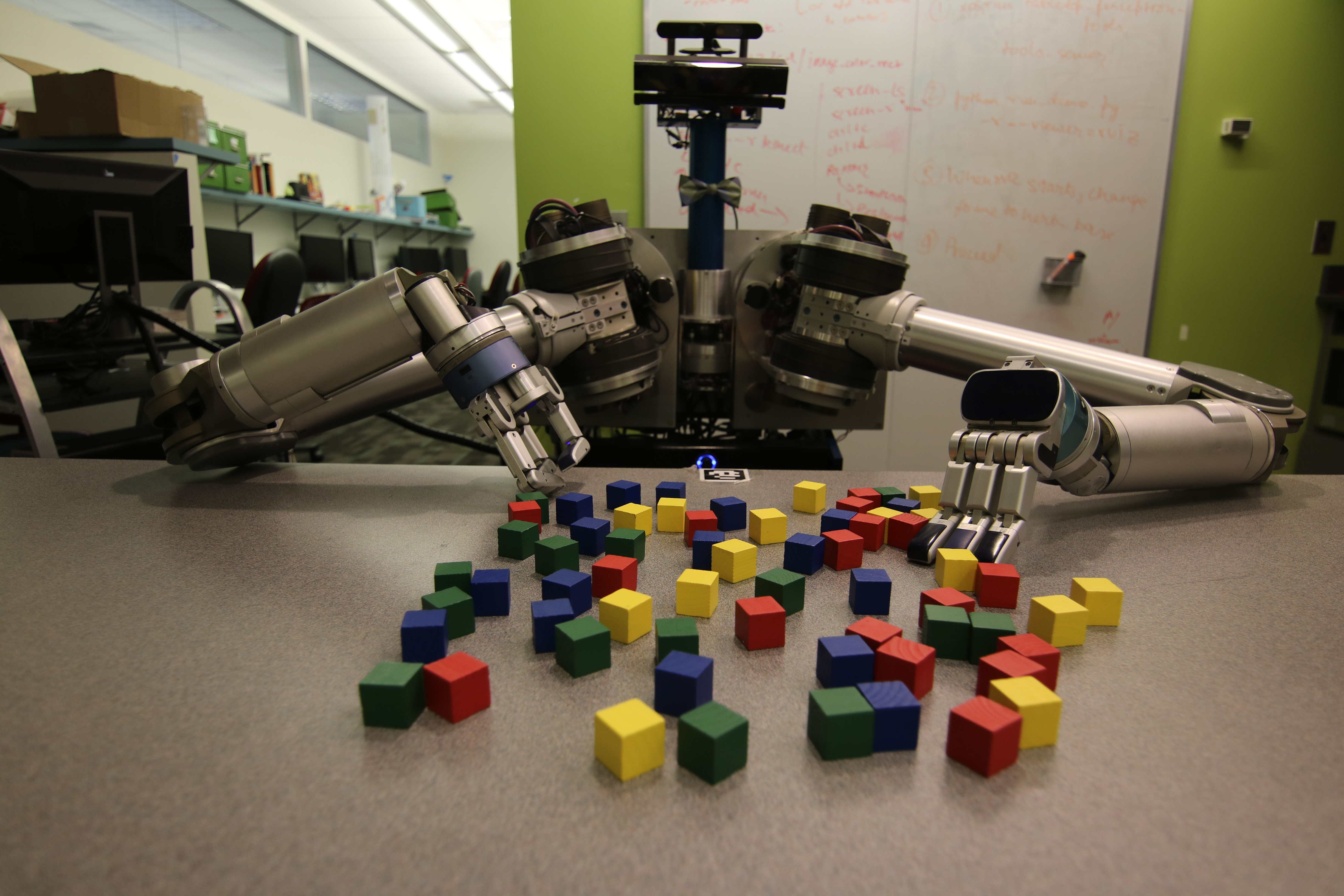 Где изобрели роботов. Разобранный робот. Обычные роботы. Изобретение роботов. Развитие робототехники в мире.