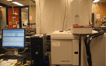 Photo of a gas chromatography/mass spectroscopy instrument.