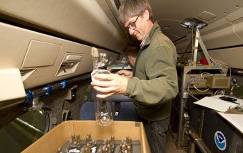 Geoscientist Ralph Keeling replaces used flasks filled with air samples