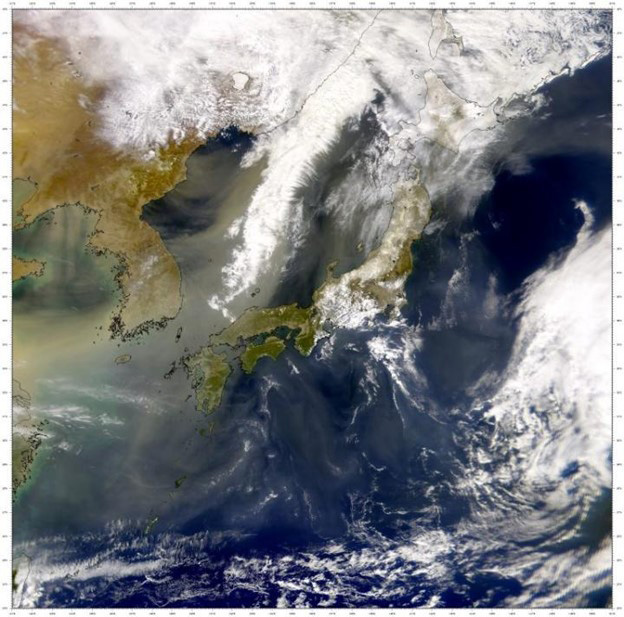 a dust plume leaving China