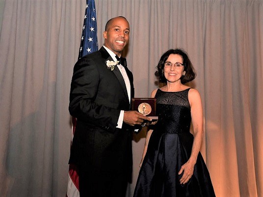 2017 Waterman Award winner Baratunde Cola, with NSF Director France CÃ³rdova