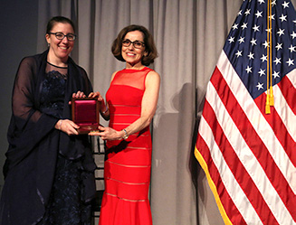 2018 Alan T. Waterman awardee Kristina Olson with NSF Director France CÃ³rdova